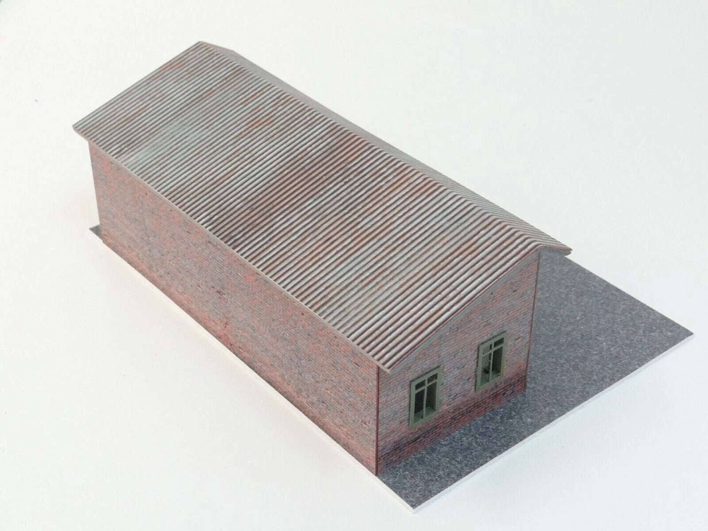 Авто гараж с три врати – Комплект за диорама Мащаб 1:60–1:64