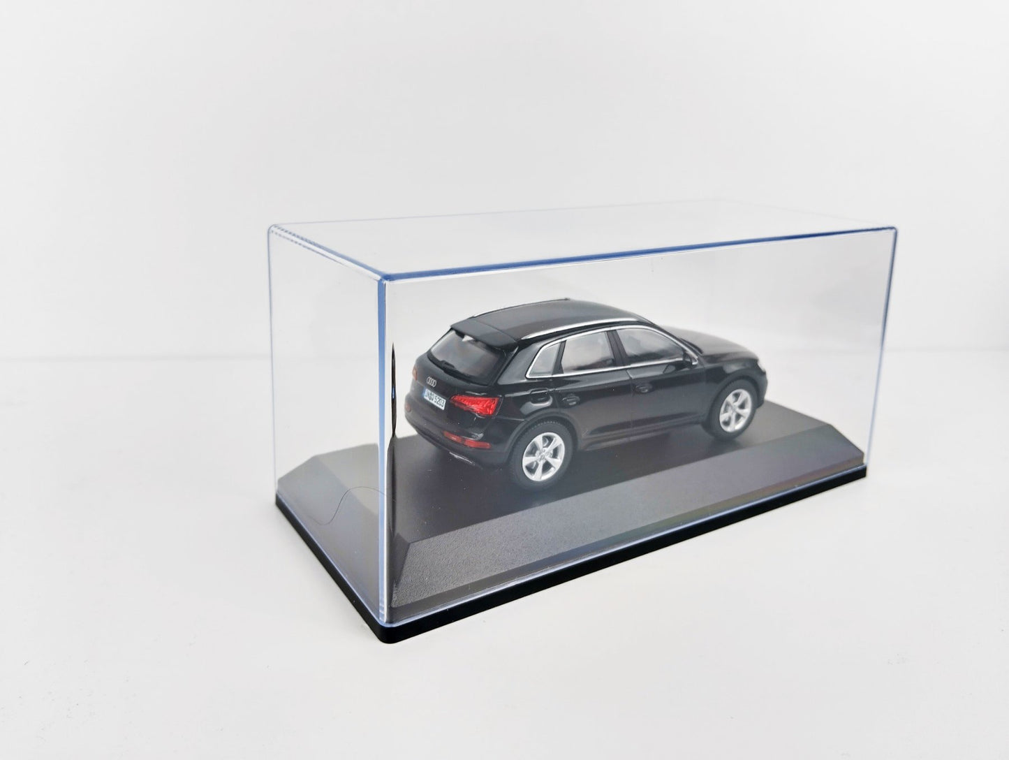 Audi Q5 Умален модел на автомобил в мащаб 1:43
