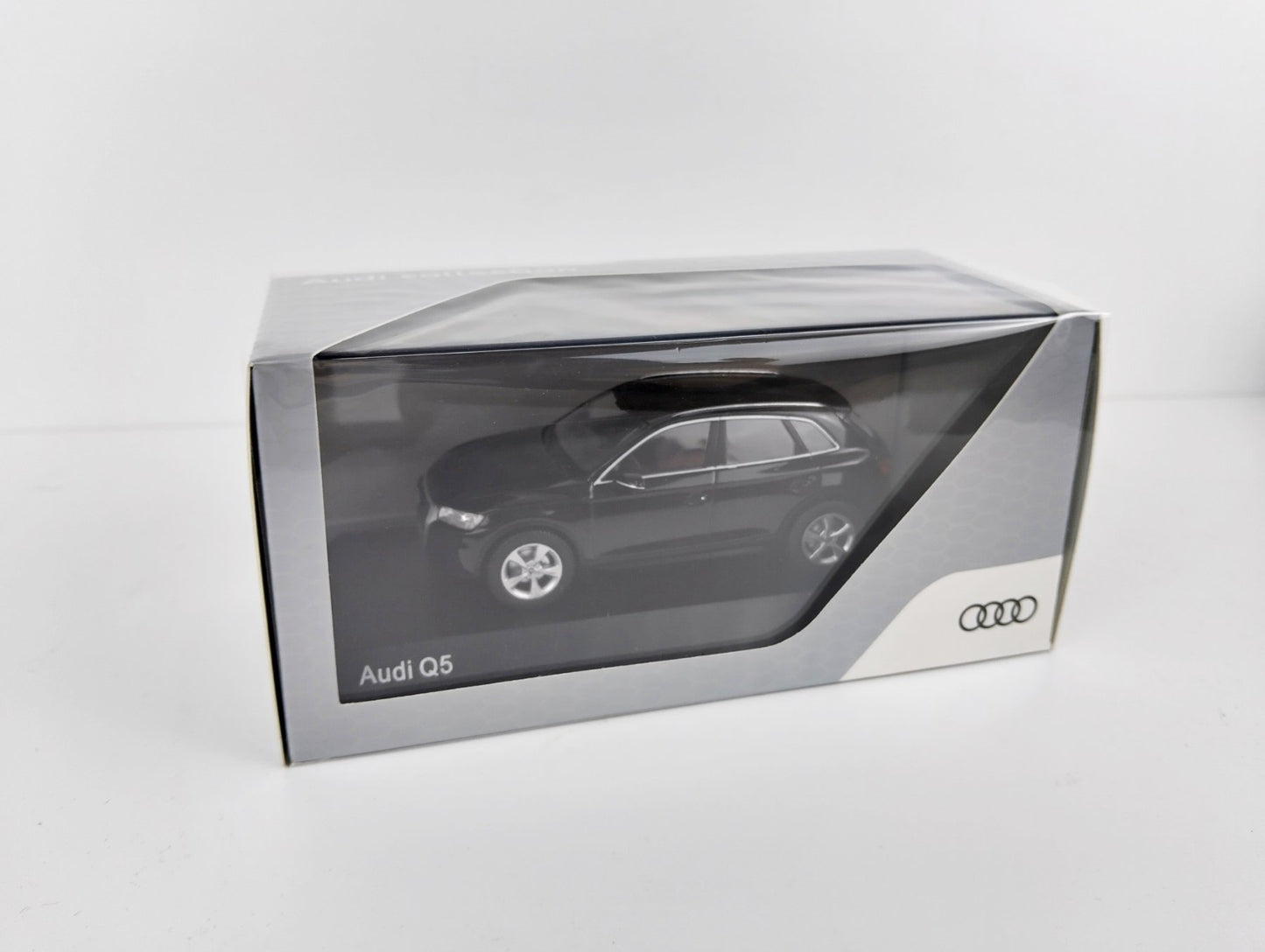 Audi Q5 Умален модел на автомобил в мащаб 1:43