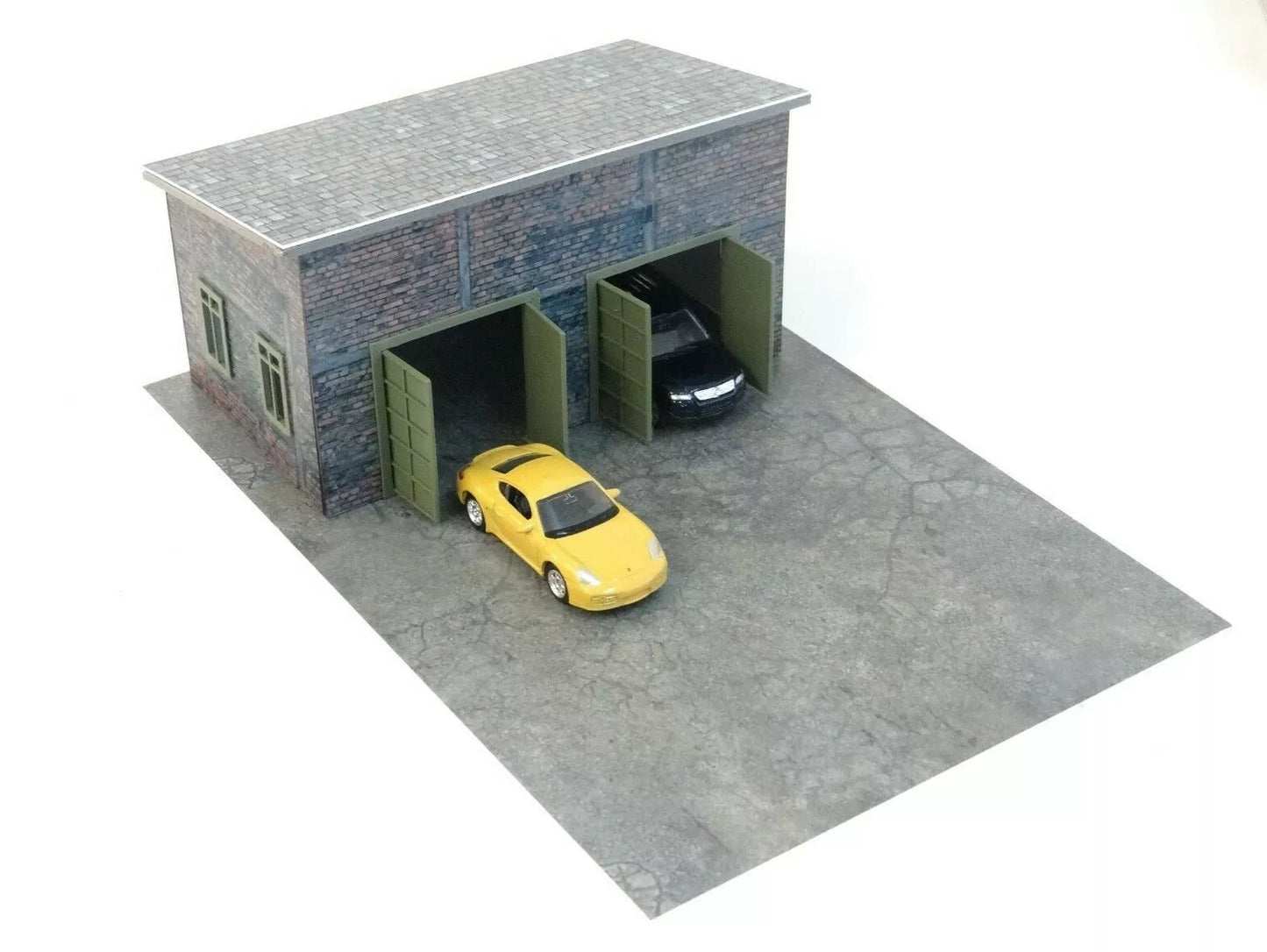 Двуврат гараж за моделни коли в мащаб 1:64 с отворени врати