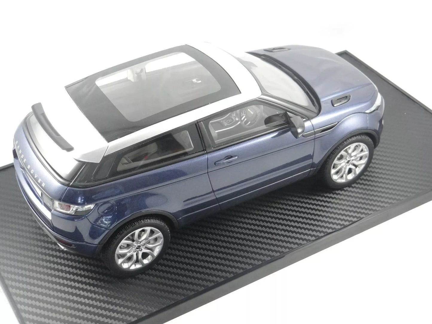 Range Rover Evoque - модел в мащаб 1:18 - Century Dragon
