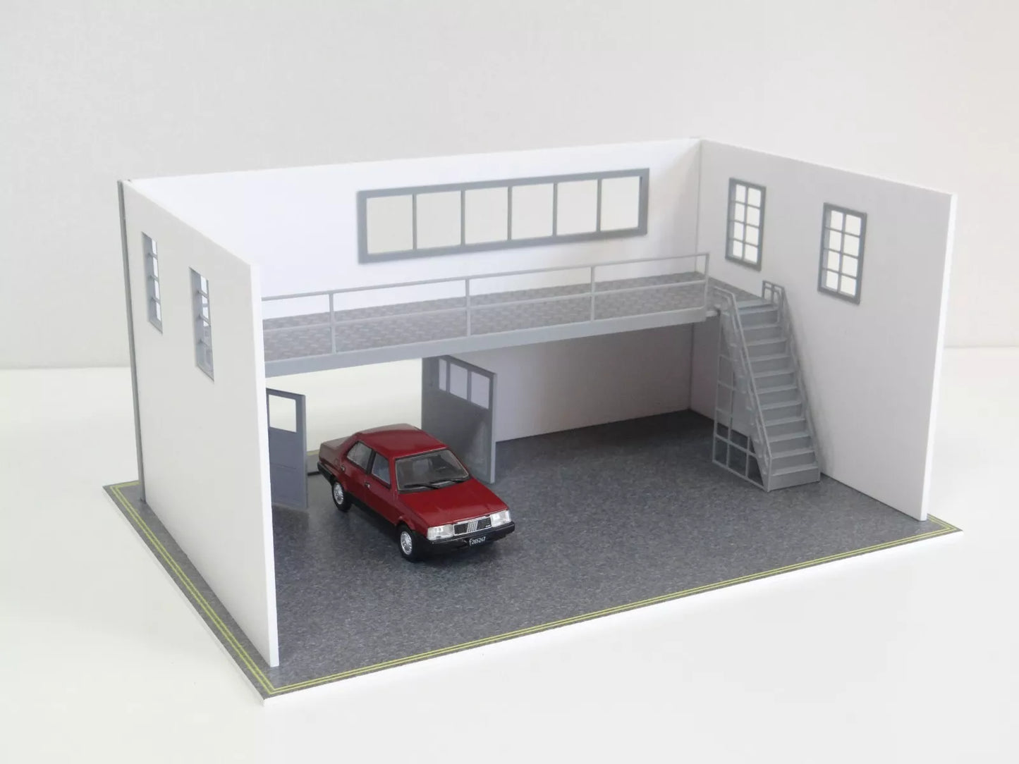 Двутажен гараж за модели на коли – Диорама в мащаб 1:43