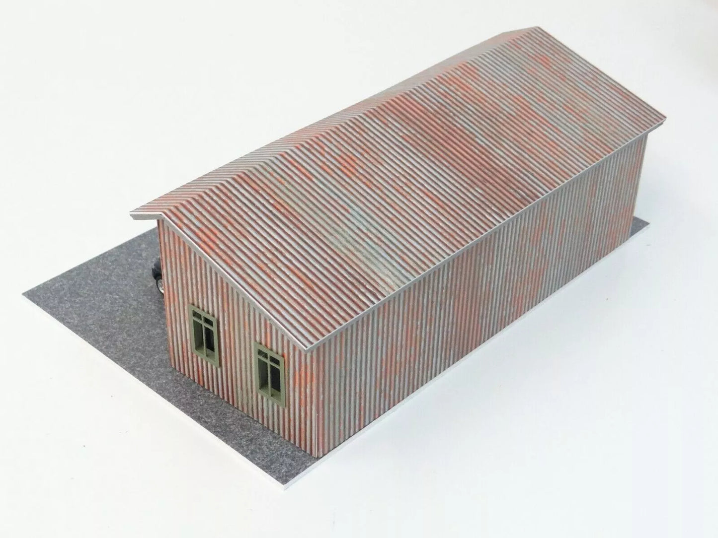 Авто гараж с три врати – Комплект за диорама Мащаб 1:60–1:64