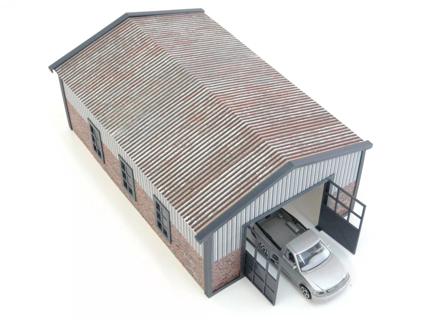 Сравнение на размера с модел кола 1:43