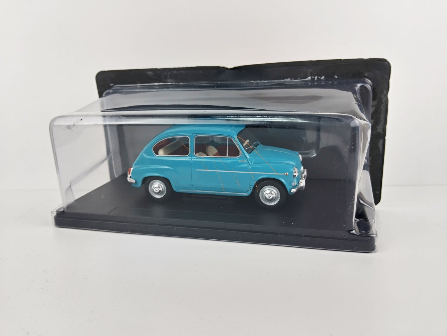 Умален модел Fiat 600D 1960 – Hachette 1:24, син
