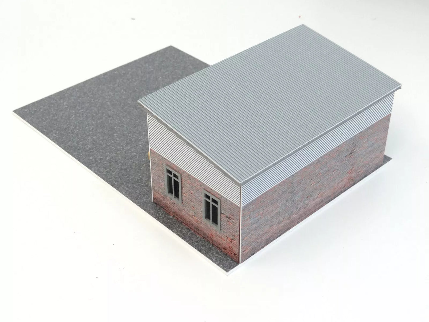 Автомобилен гараж с две врати – Диорама комплект в мащаб 1:60 – 1:64