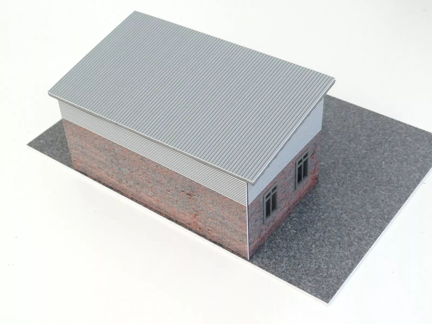 Автомобилен гараж с две врати – Диорама комплект в мащаб 1:60 – 1:64
