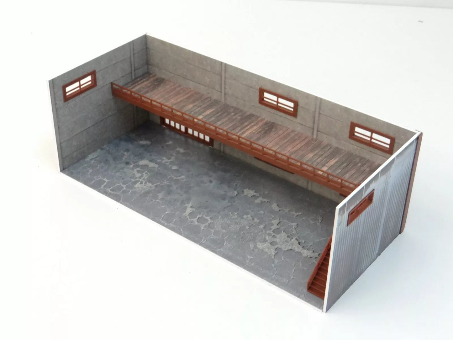 Кит за диорама – Двуетажен тухлен/бетонен гараж в мащаб 1:60-1:64