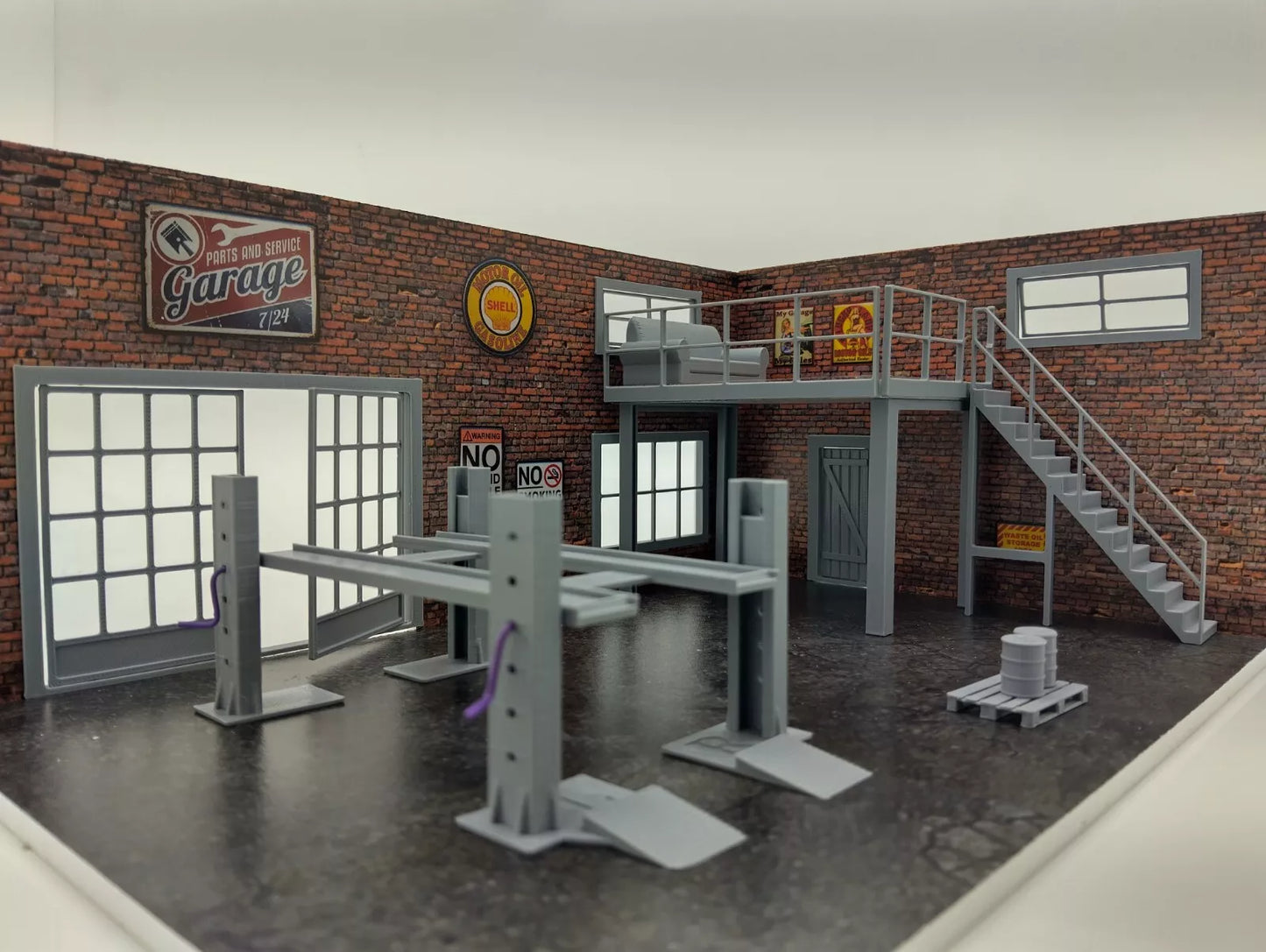 Двуетажен тухлен гараж – Диорама модел в мащаб 1:43