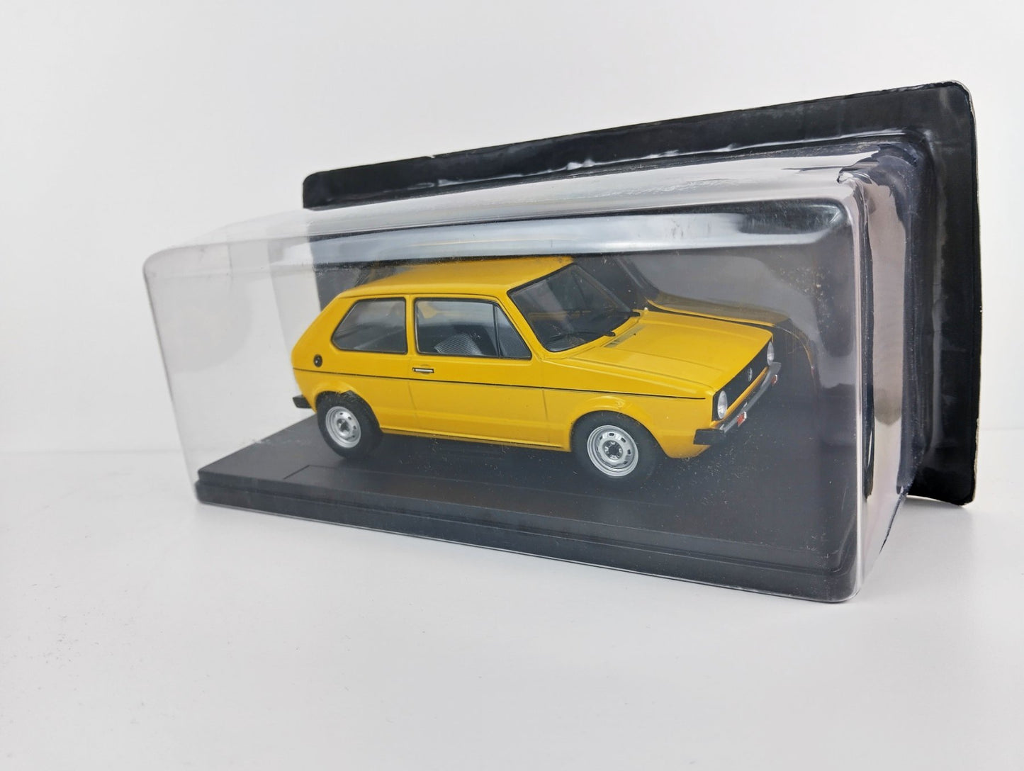 Умален модел Volkswagen Caribe Golf I – Hachette 1:24, жълт