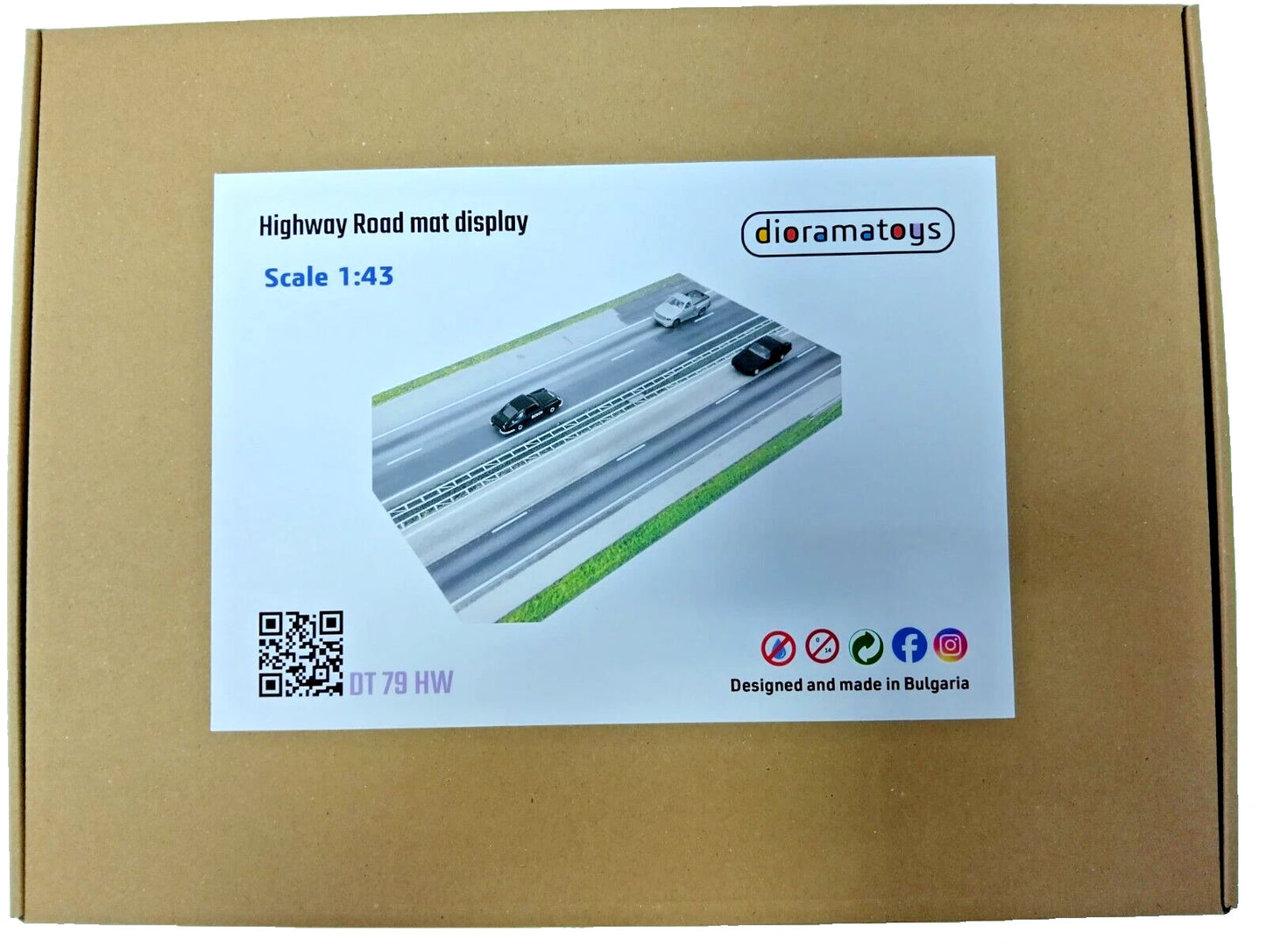 Diorama Toys highway road mat display packaging with a cardboard box
