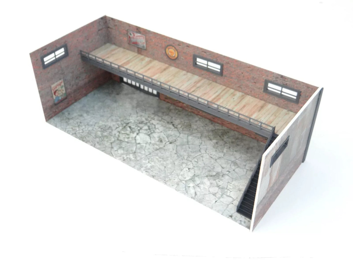 Кит за диорама – Двуетажен тухлен/бетонен гараж в мащаб 1:60-1:64