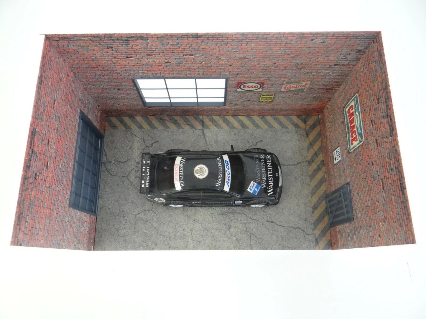 Диорама модел на автосервиз Тухлен гараж Дисплей в мащаб 1:24