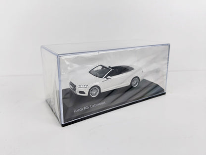 Audi A5 Cabriolet – умален модел 1:43 в бял цвят – с дисплей кейс