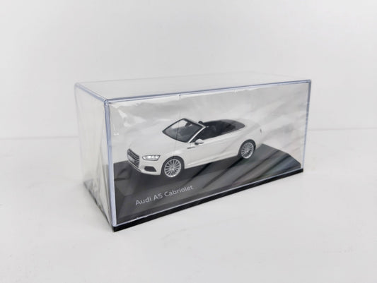 Audi A5 Cabriolet – умален модел 1:43 в бял цвят – с дисплей кейс