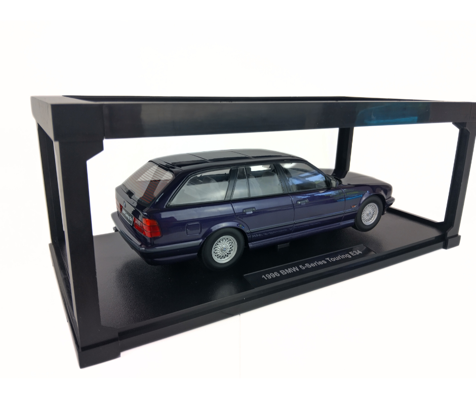 Мащабен модел BMW E34 Touring 1:18 – страничен профил