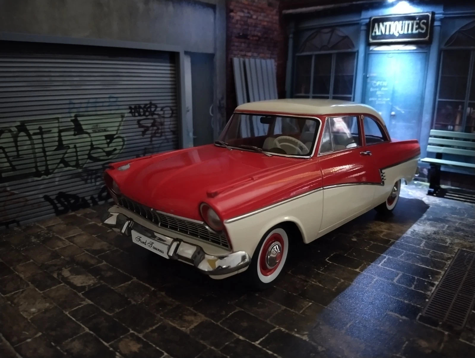 Аксесоари за диорама 1:18 – палет, пейка, варел, ламарина