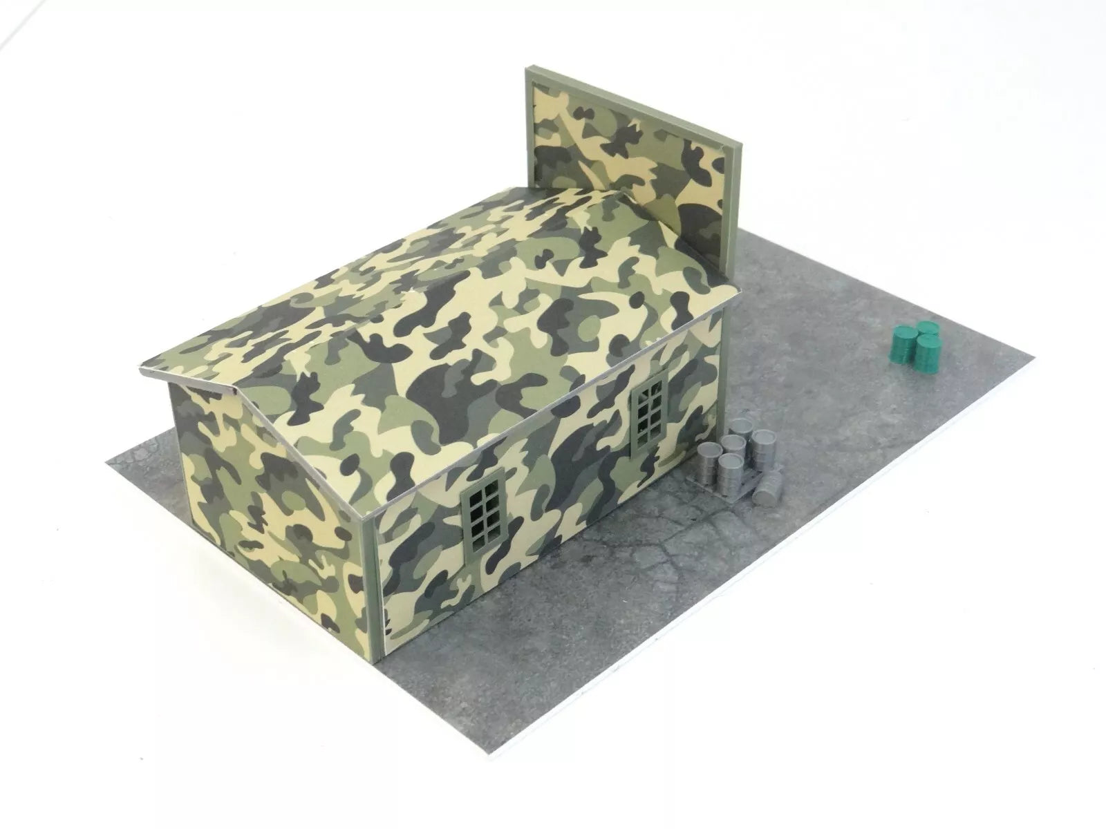 Модел на гараж за армейски дисплей 1:60