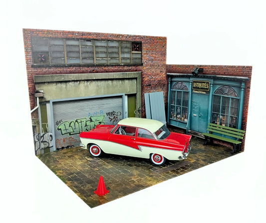 Диорама антикварен магазин и гараж 1:18 – детайлни стени и настилка