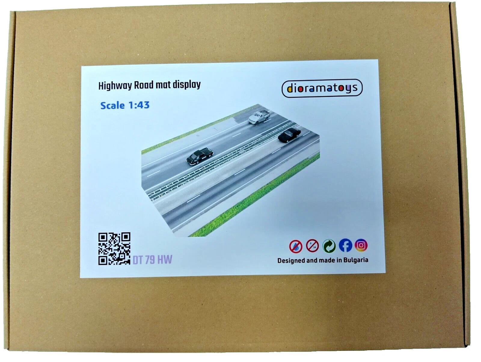 Diorama Toys highway road mat display packaging with a cardboard box